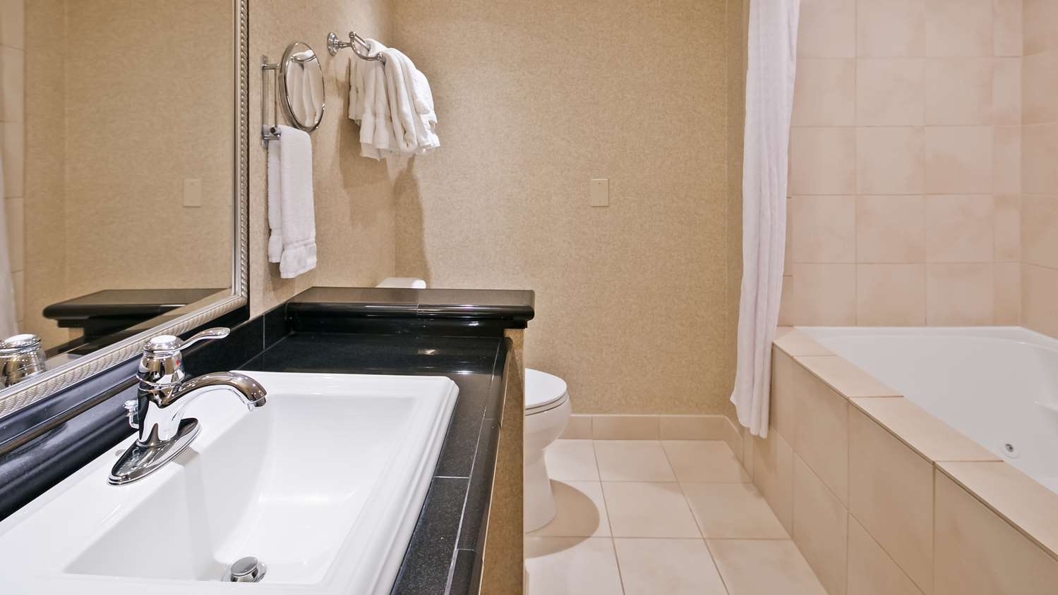 This Friend Zone Double Bathtub Is Shaped Like a Yin Yang, With Separated  Tubs