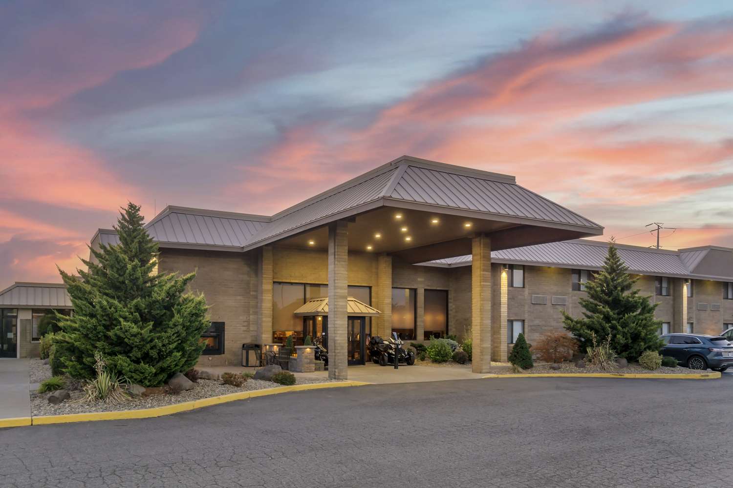 Hotel in Yakima | Best Western Plus Ahtanum Inn