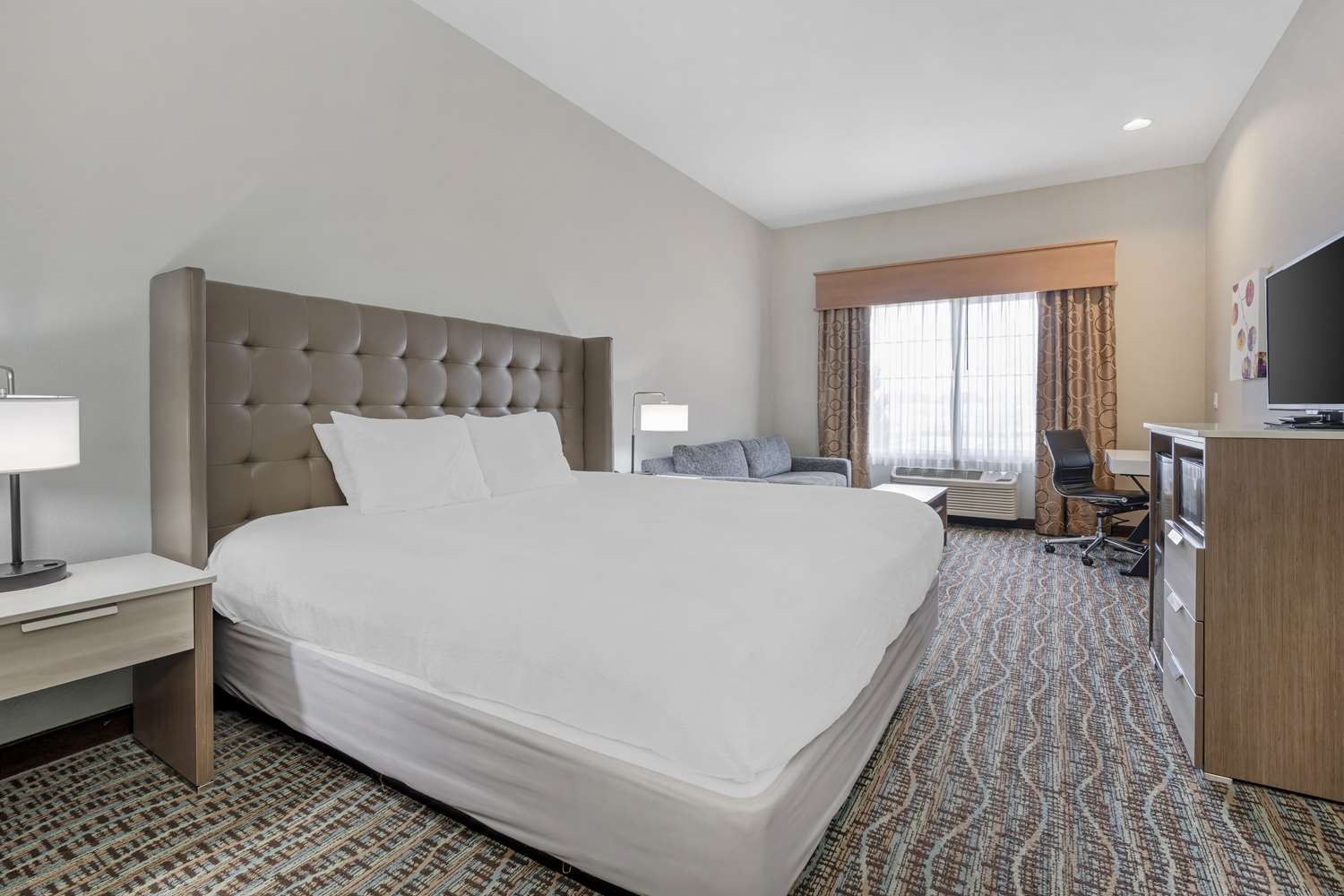 Hotel in Omak | Best Western Plus Peppertree Inn at Omak