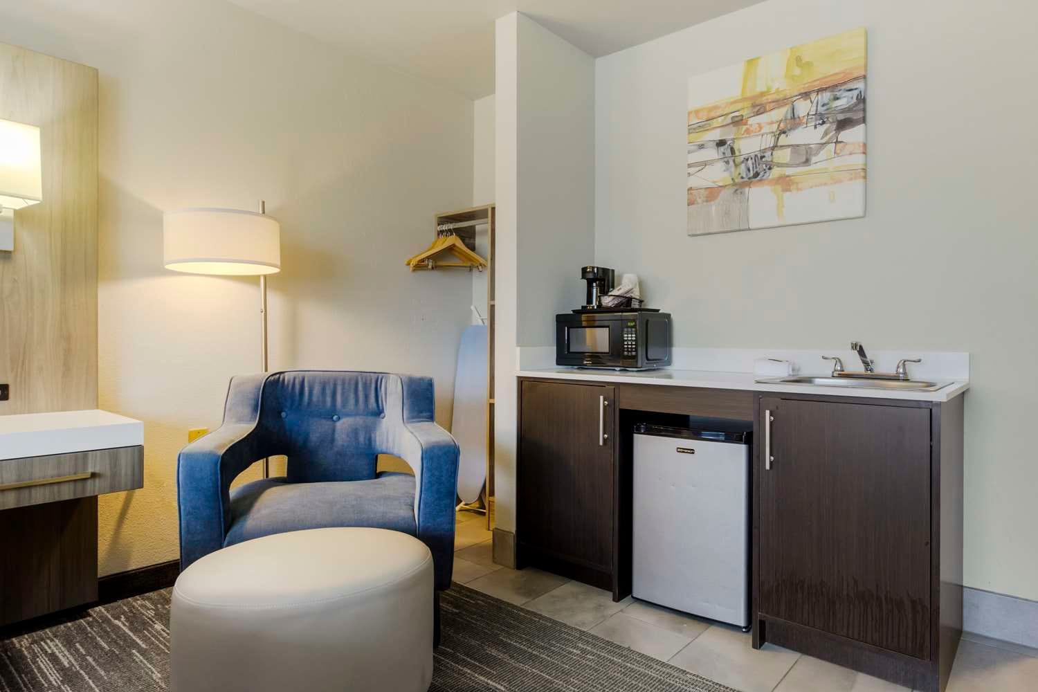 Renton Inn Best Western Plus® Renton Inn | Rooms & Rates
