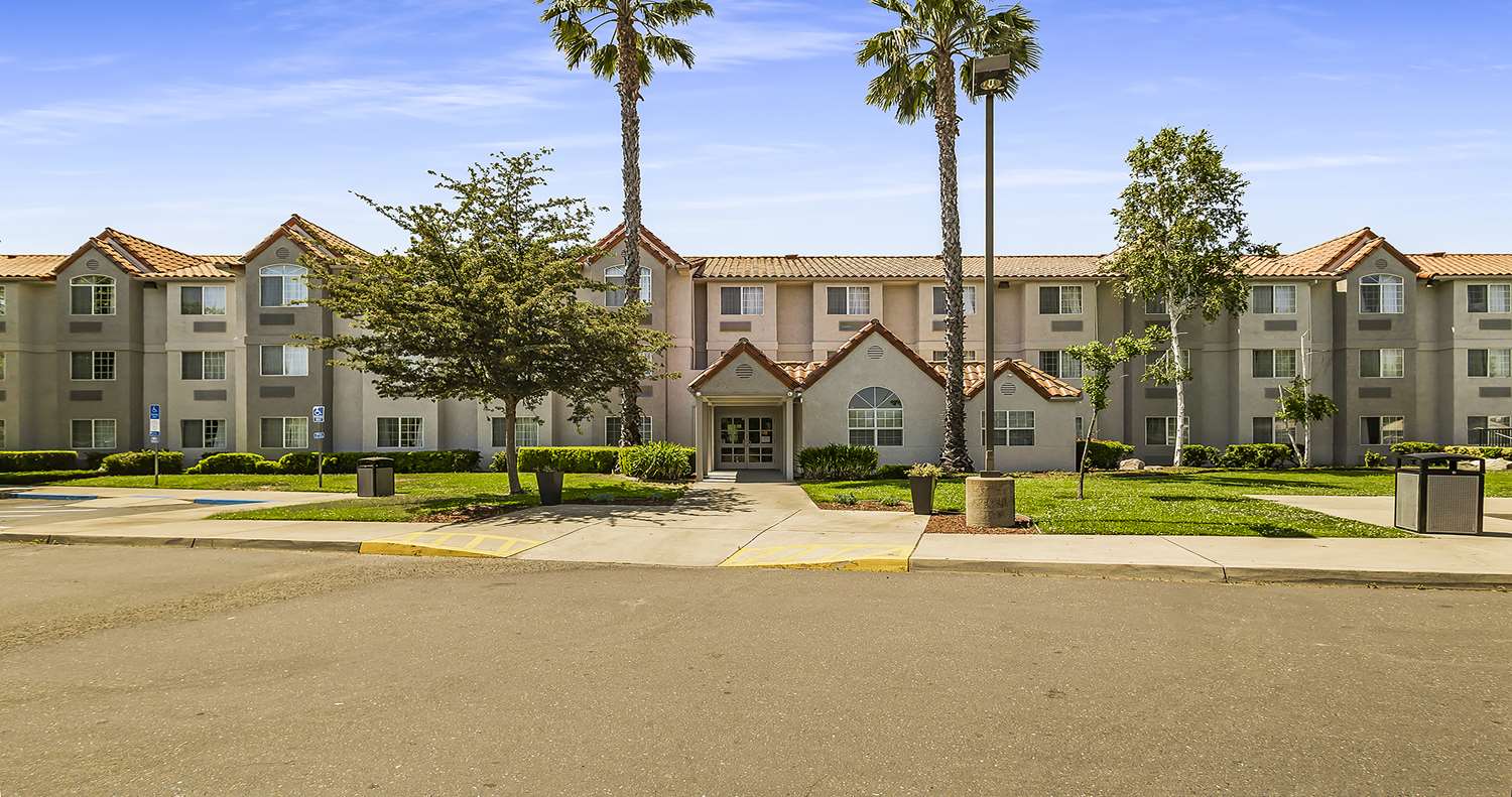 Hotel in Rocklin | SureStay Plus by Best Western Rocklin