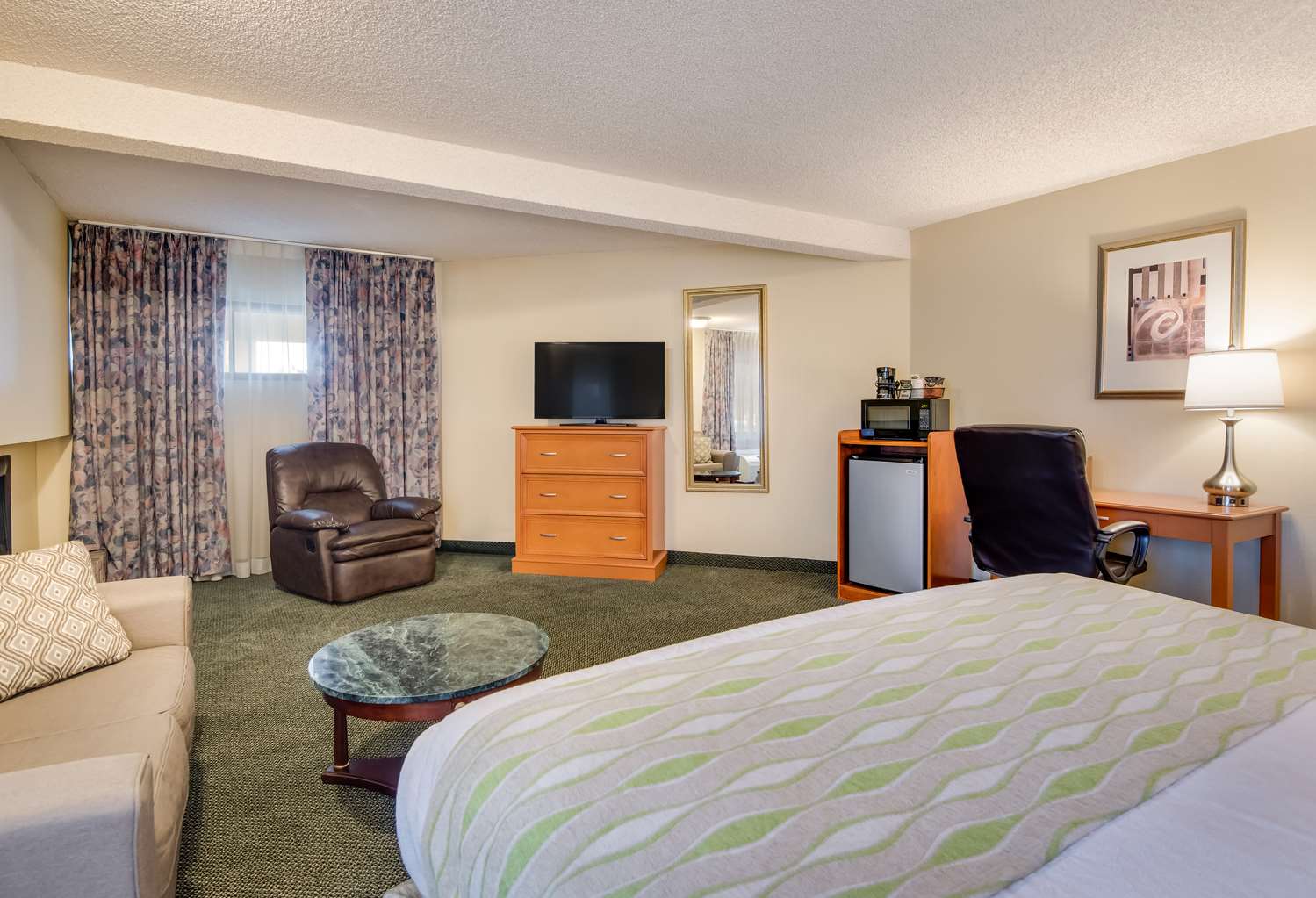 Hotel in Reno SureStay Plus Hotel by