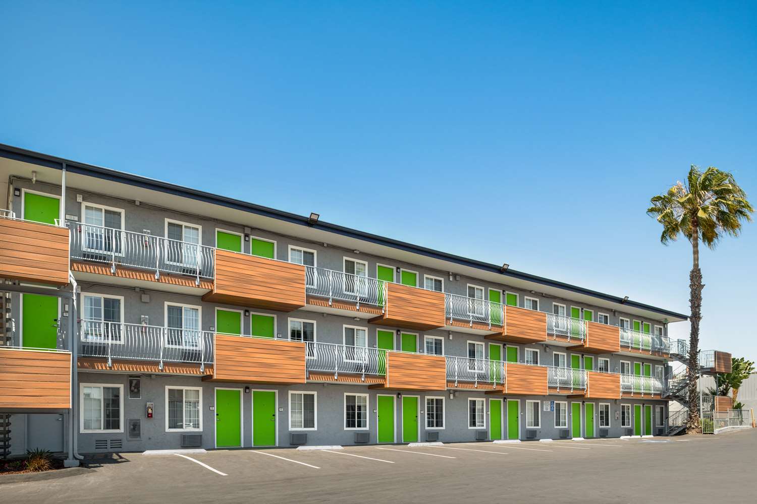 Hotel in San Diego | SureStay Hotel by Best Western San Diego Pacific Beach