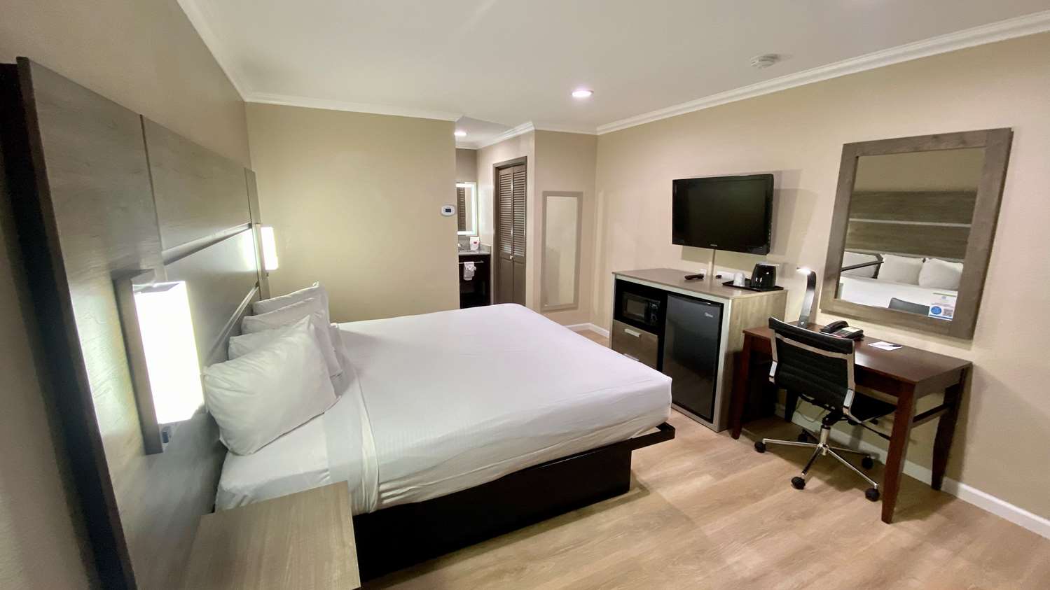 SureStay by Best Western Santa Cruz Hotel Rooms