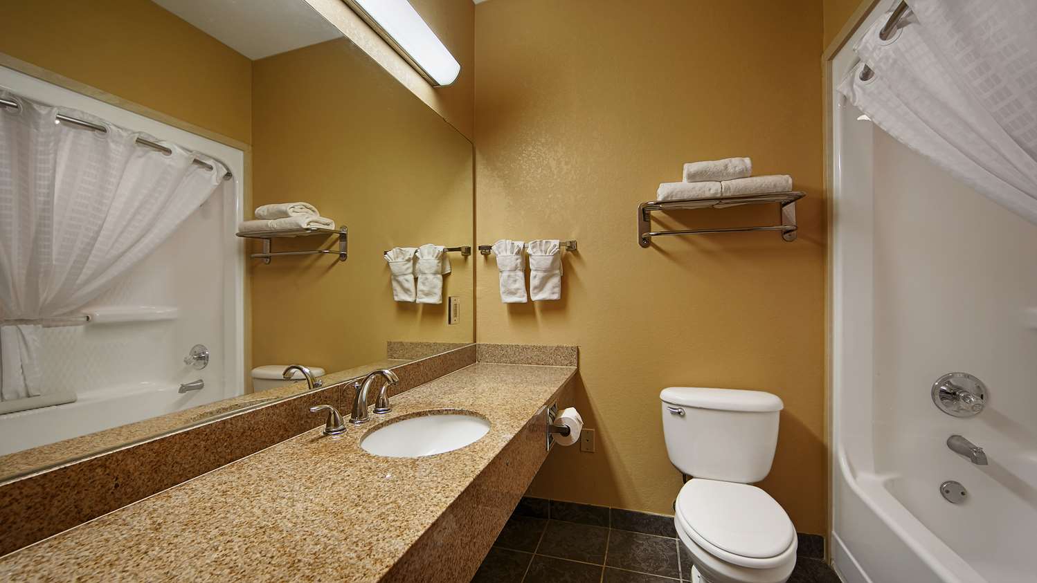 Hotel In Beeville Tx Surestay Plus Hotl Guest Room Bathroom