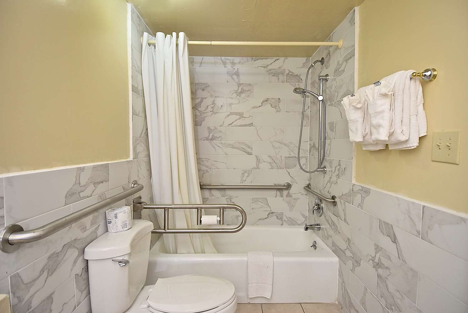King Accessible Bathroom with shower head