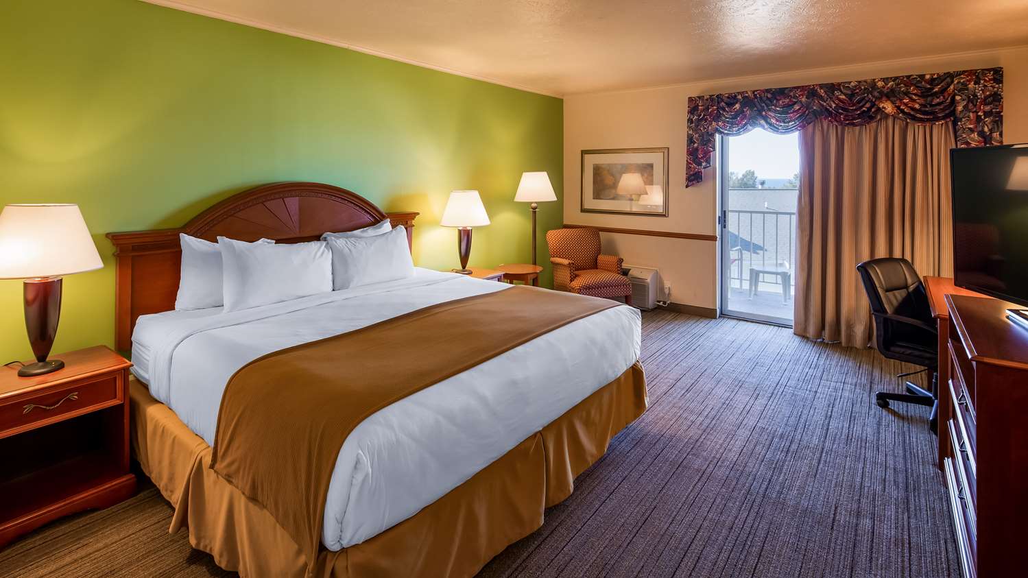 Apple Tree Inn, SureStay Collection | Rooms & Rates
