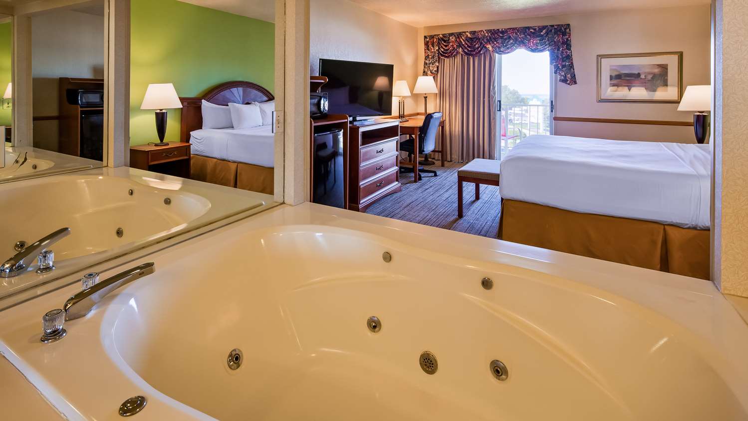 Apple Tree Inn, SureStay Collection | Rooms & Rates