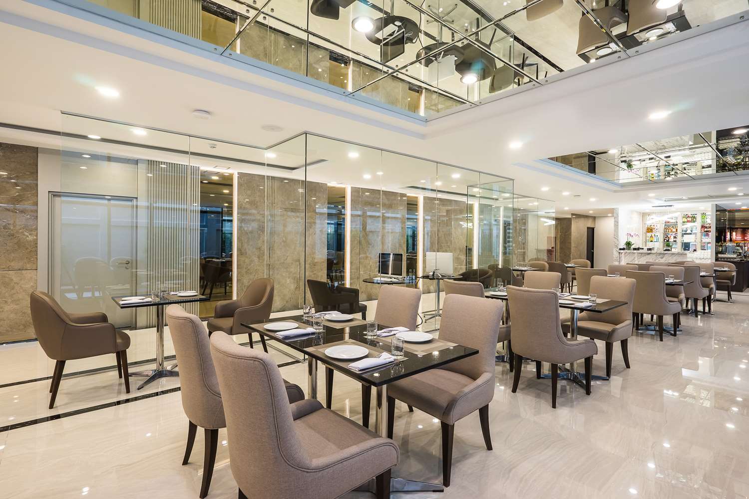 Hotel in Bangkok SureStay Plus by Best Western Sukhumvit