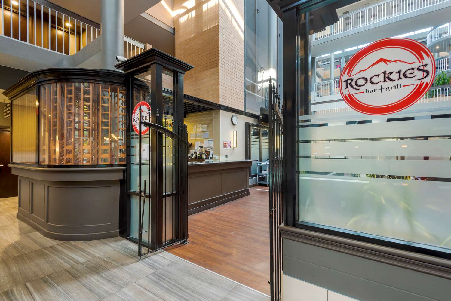 Hotel in Calgary Best Western Plus Village Park Inn