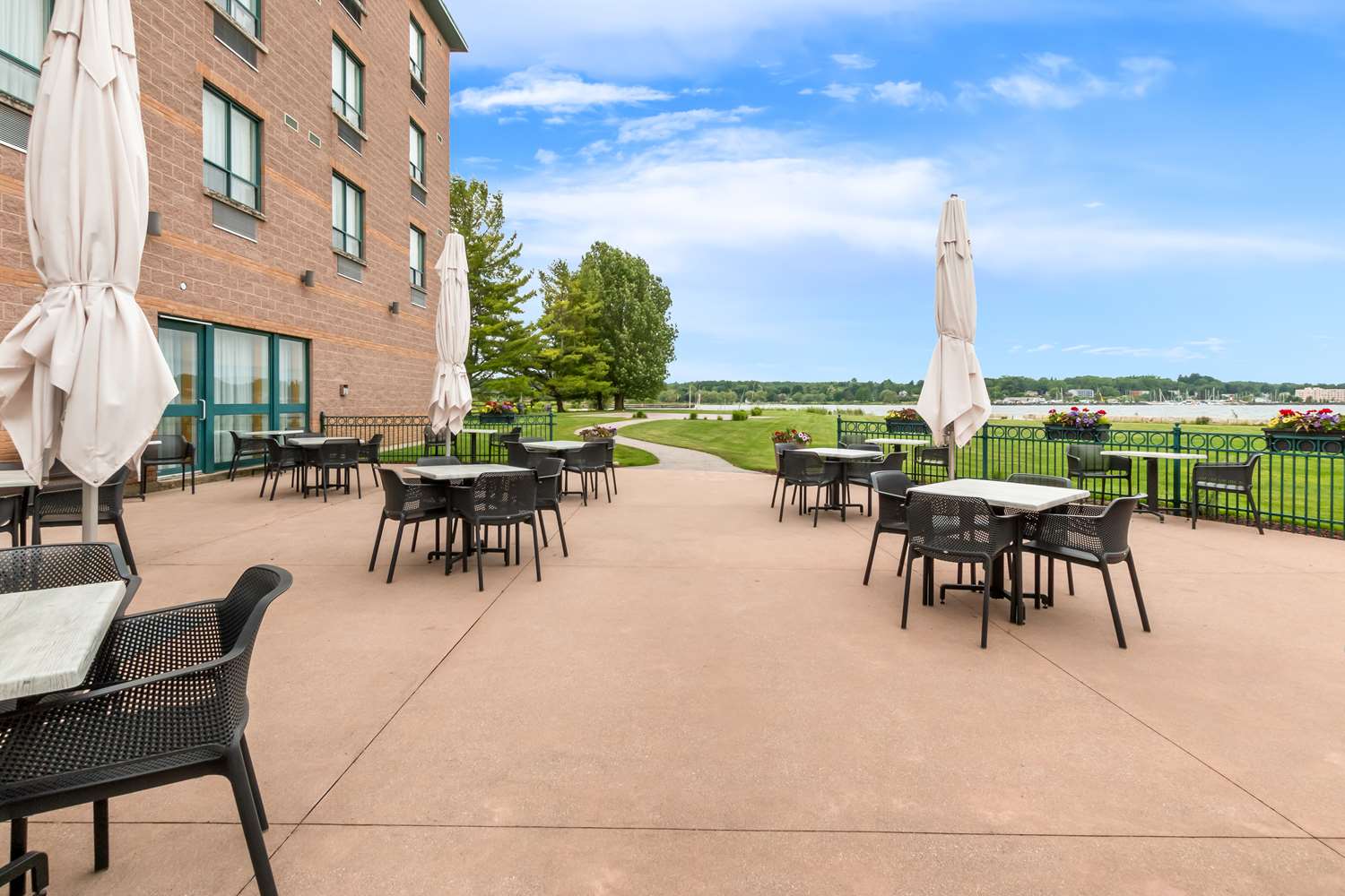 Hotel in Owen Sound Best Western Inn On The Bay