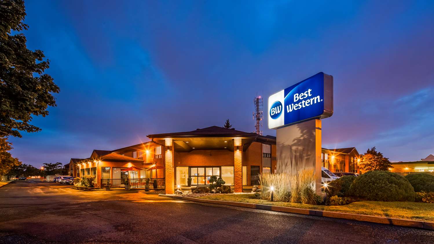 Best Western Hotel Brossard / #CanadaDo / Best Places to Stay in Brossard