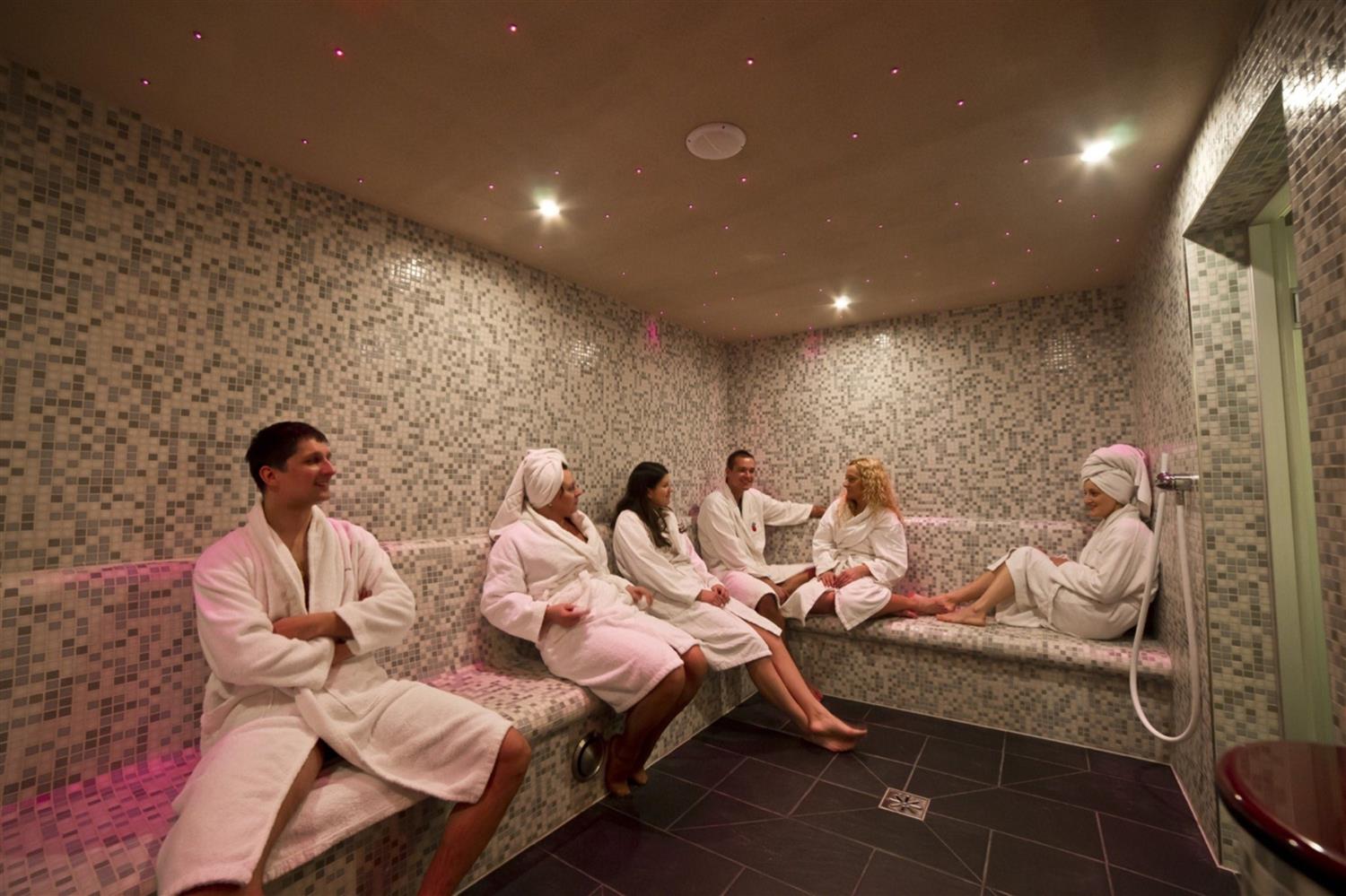 kielce senior singles Best western grand hotel is situated in the city center, only 100 meters from the train station and close to important business areas show more / less we offer 122 comfortable single, double and triple bedded rooms and suites which are three or four star standards. kielce senior singles Best western grand hotel is situated in the city center, only 100 meters from the train station and close to important business areas show more / less we offer 122 comfortable single, double and triple bedded rooms and suites which are three or four star standards.