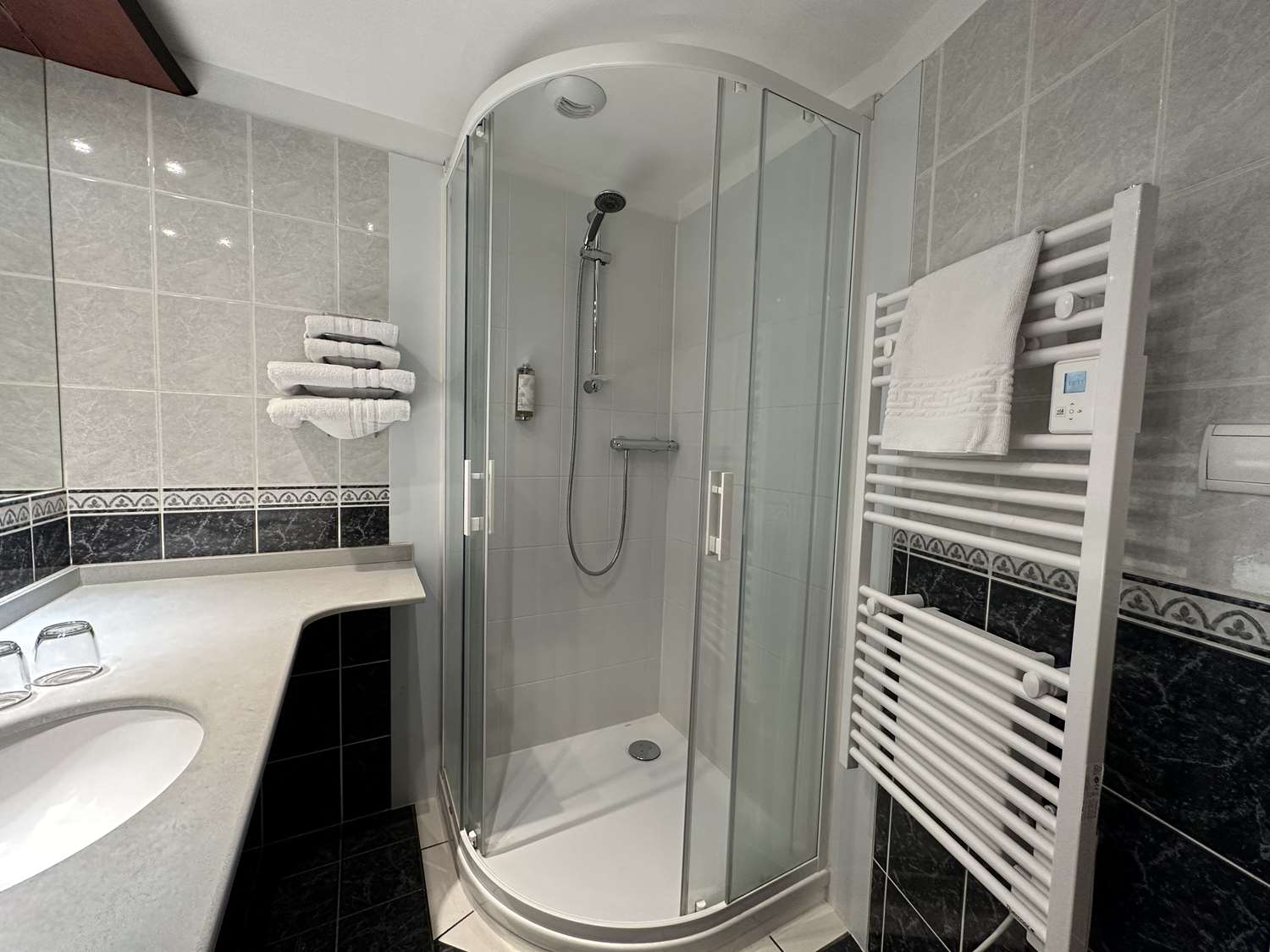 Pourquoi il n'y a pas de prises électriques dans les salles de bain à  Londres ?