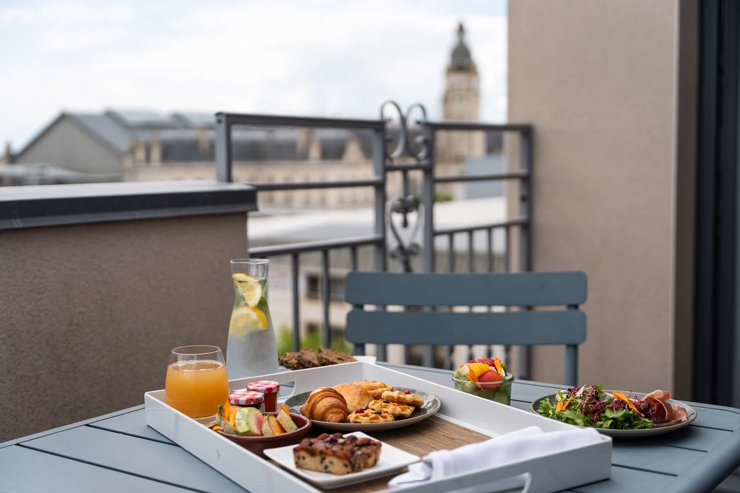 Cafe The Grey Dog Brunch Ravenna Corner Sofa Set With Rectangular