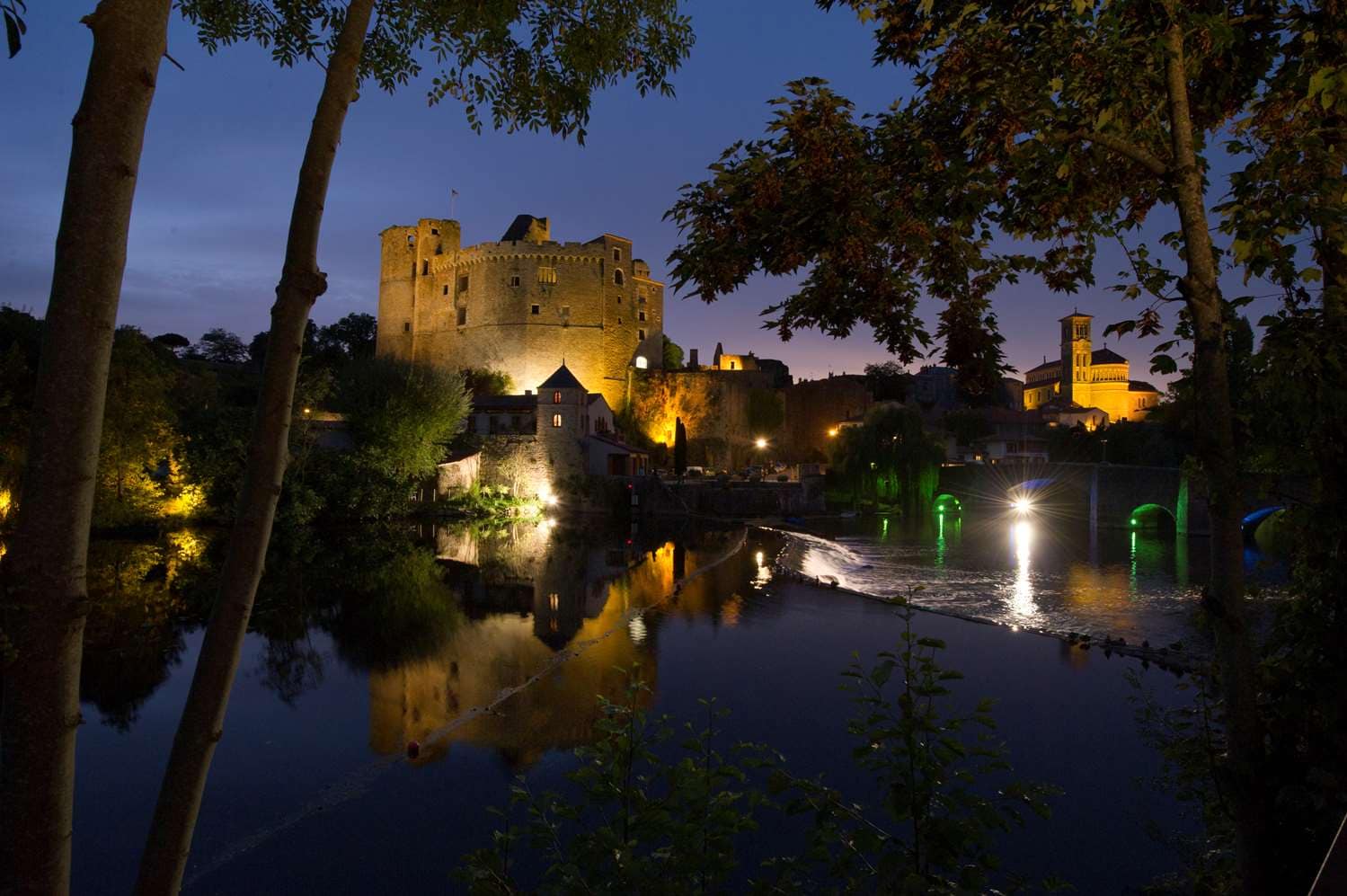 Boîte de nuit à Carcassonne : deux files d'attente, deux ambiances