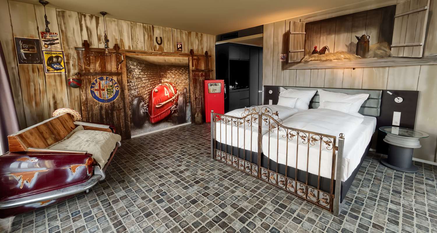 Strani Il Letto Piu Grande Del Mondo Ornamento Di Struzzo L